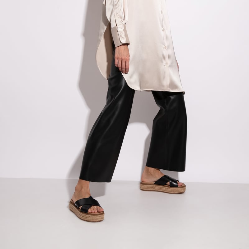 korina-black_4.jpg?ts=20220505184236
