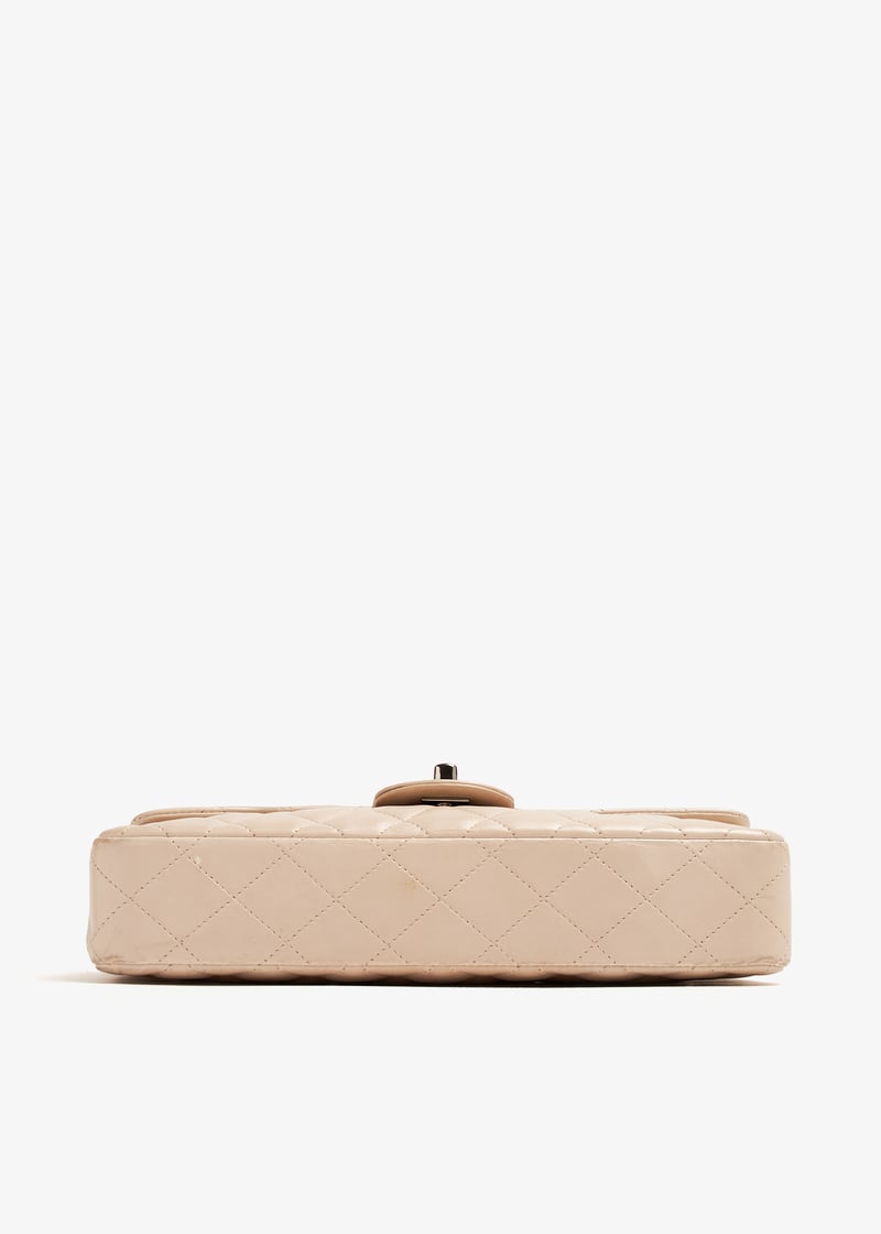 pldchanelflapbeige001_6.jpg?ts=20240625033034