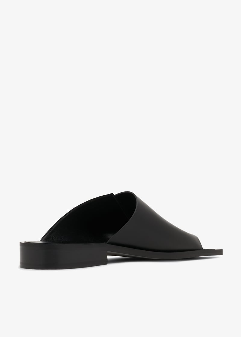 u006-c01a01-black_3.jpg?ts=20231208031617