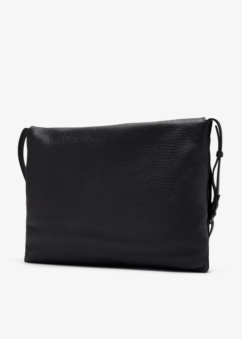 ショルダーバッグ・ポシェット The Row Black Leather Messenger Bag Nan Nan Messenger Bag Black in Leather – The Row