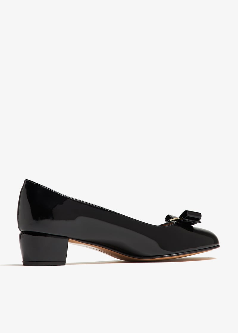 Ferragamo Vara bow pumps for Women - Black in Qatar | Level