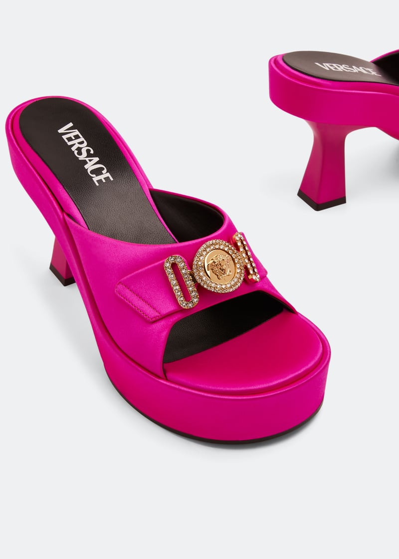 【関税込み】Versace ピンク メドゥーサ Biggie ヒールサンダル Versaceのピンク メドゥーサ Biggie ヒールサンダルがセール中