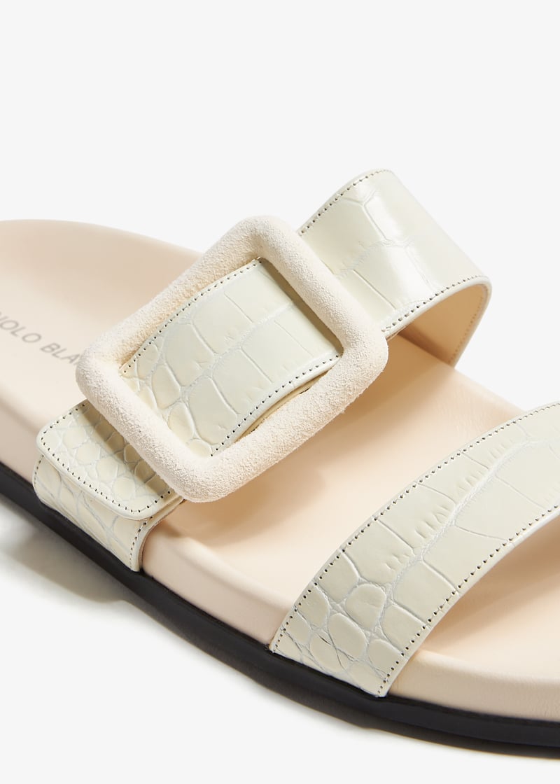 【送料&関税込】Manolo Blahnik Mayfu Sandals Manolo Blahnik Mayfu sandals for Women - Cream in UAE