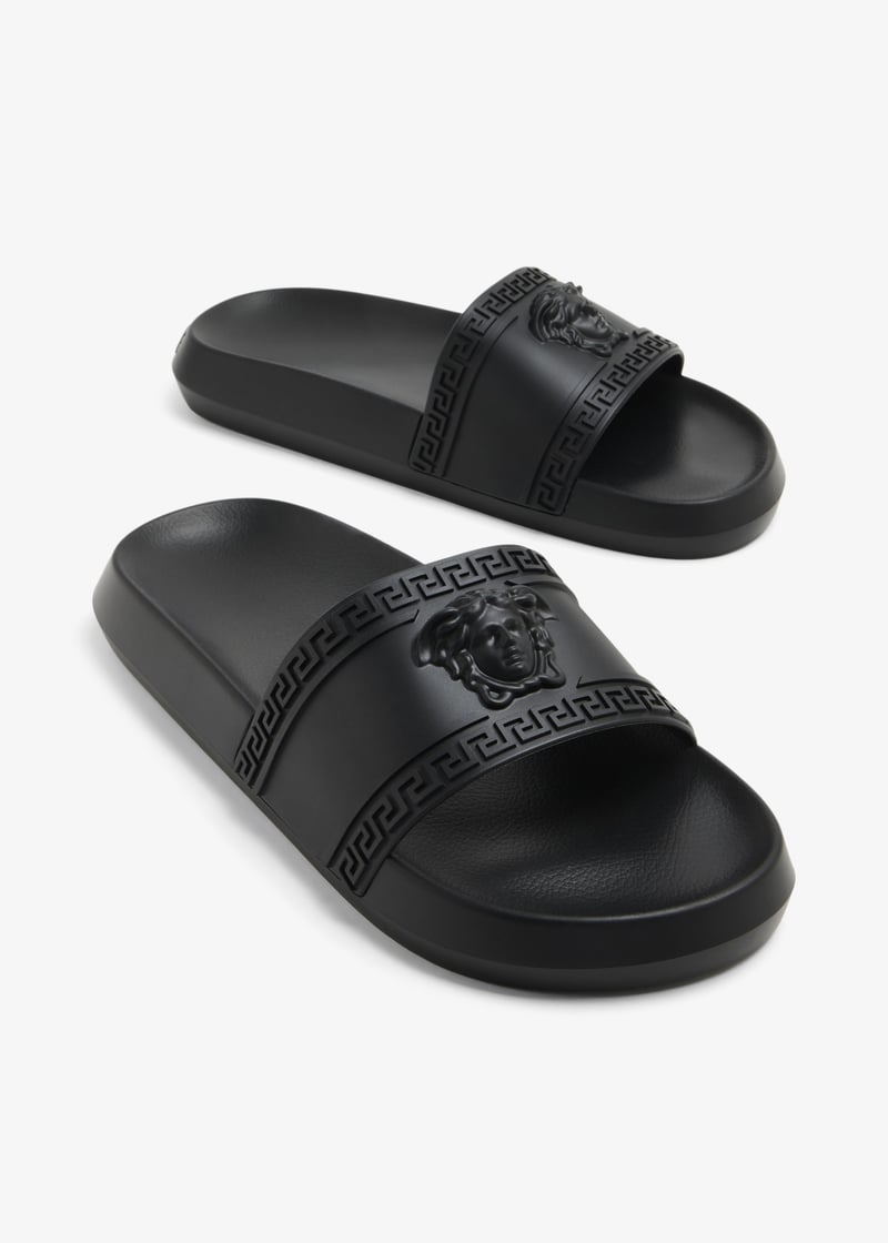 ★Versace ブラック 'La Medusa' プールスライド★ Versace La Medusa rubber slides for Men - Black in UAE