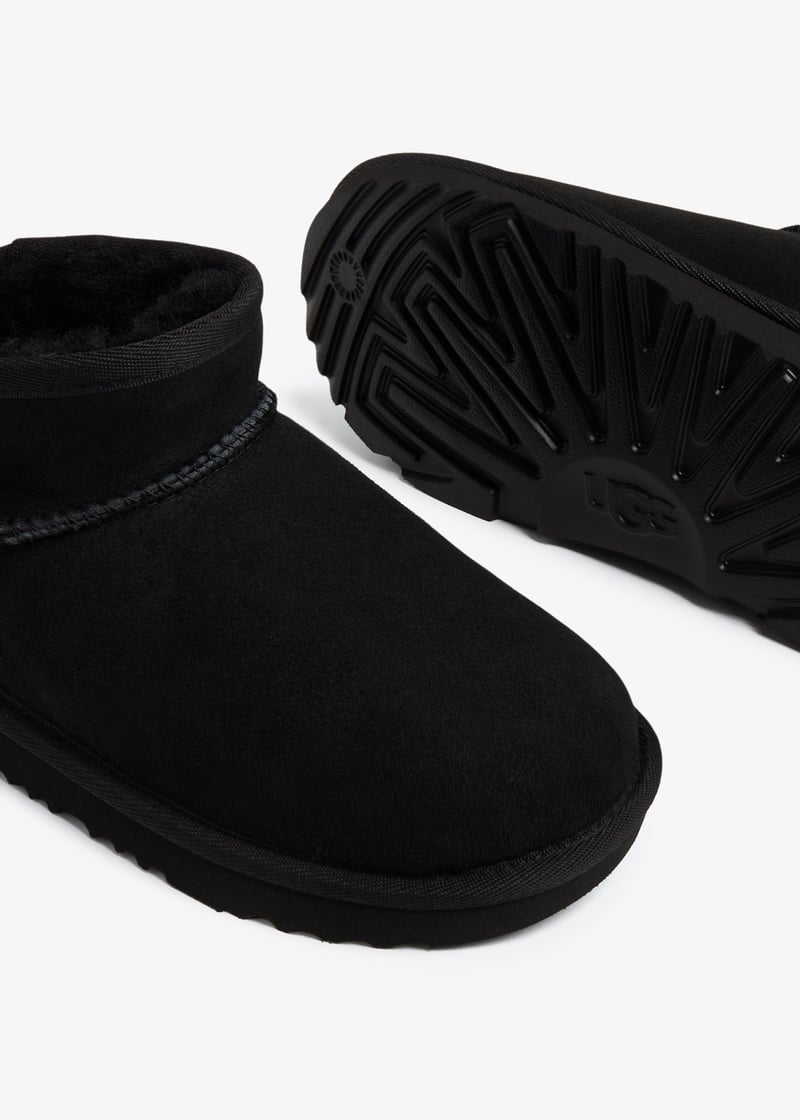 UGG Classic Ultra Mini boots for Kids Unisex - Black in UAE
