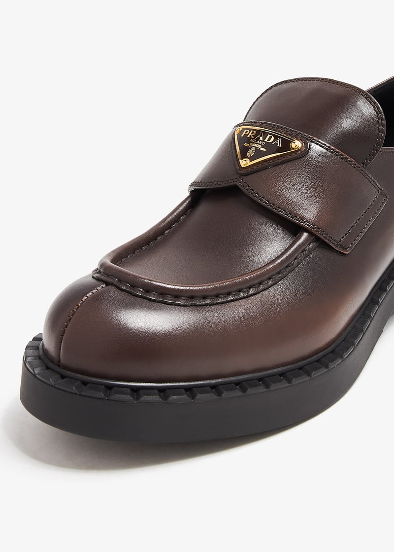 【関税&送料込】Prada Brown Leather Equal Loafers Prada Brushed Leather Loafers | Saks Fifth Avenue