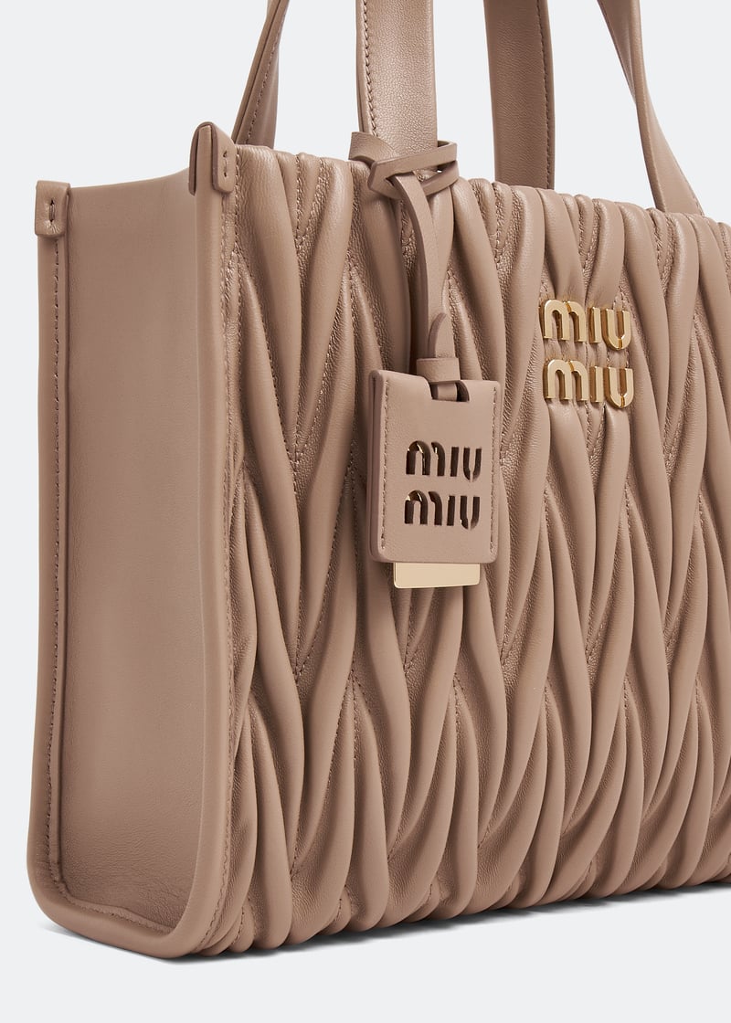 24PF new/MiuMiu ミディアムロゴ織りトートバッグ Bag Beige 0400022978378?wid=900