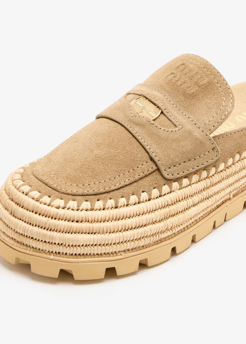 【日本入手困難】Suede and raffia flatform mules Miu Miu Suede and raffia flatform mules for Women - Beige in