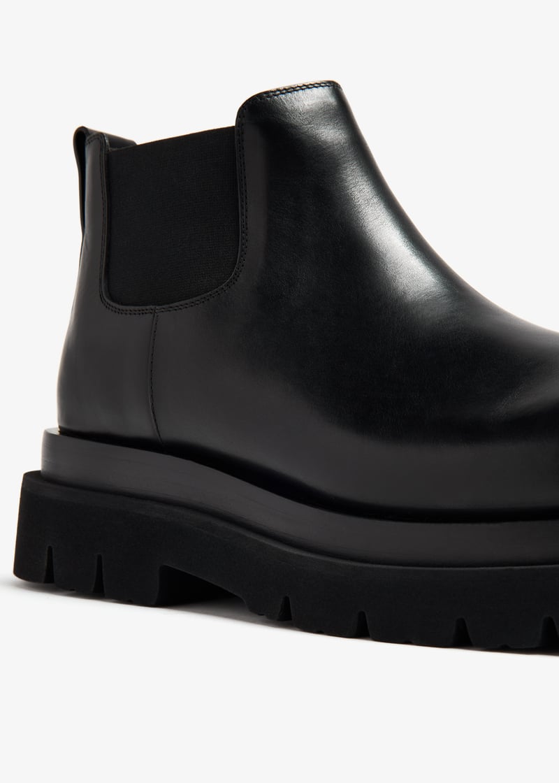 Bottega Veneta Lug boots for Men - Black in Qatar | Level Shoes
