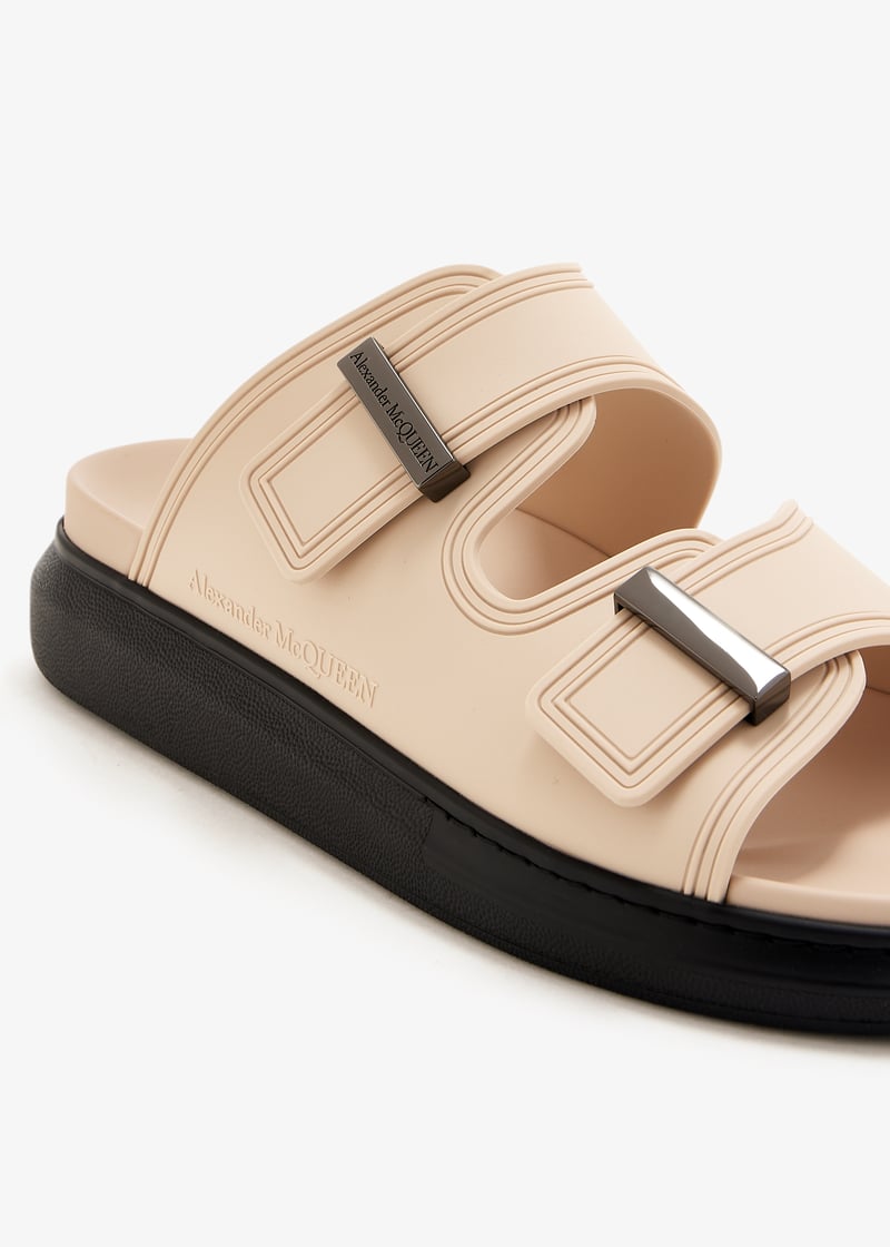 サンダル ALEXANDER MCQUEEN Men Sandals Beige 735803WHXK5 2120 McQueen Hybrid sandals for Men - Beige in UAE | Level Shoes
