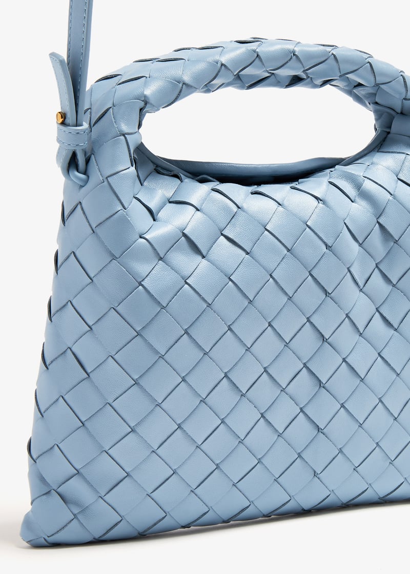 【関税込み】Bottega Veneta ブルー スモール Hop バッグ Bottega Veneta: Blue Small Hop Bag | SSENSE