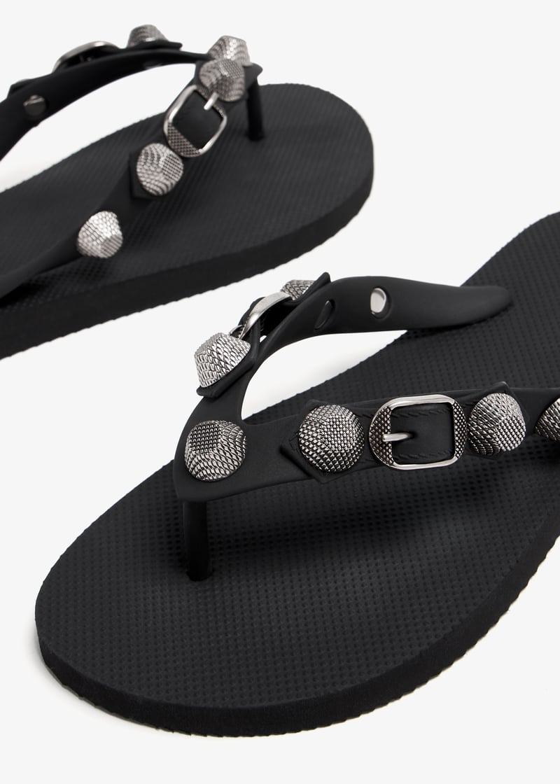 サンダル・ミュール LE CAGOLE PUMP THONG SANDALS Women's Cagole Thong Sandal in Black | Balenciaga US