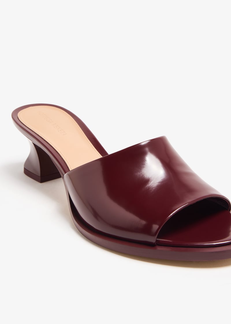 【関税込み】Bottega Veneta バーガンディ Cha-Cha ミュール Bottega Veneta: バーガンディ Cha-Cha ミュール | SSENSE 日本