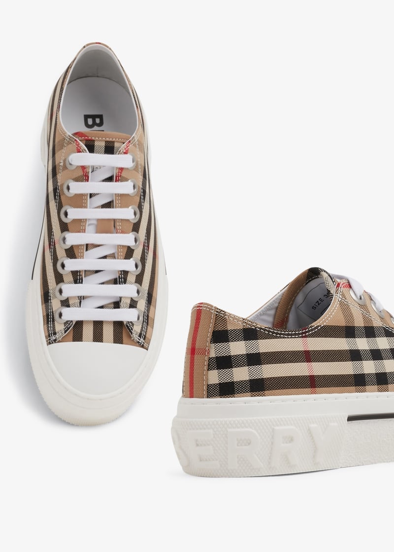 スニーカー Burberry FW25 Burberry Sneakers (8050506 A7028) Burberry Jack sneakers for Women - Beige in Kuwait | Level Shoes