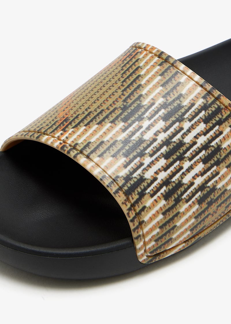 Burberry Dive slides for Women - Printed in UAE | Level Shoes