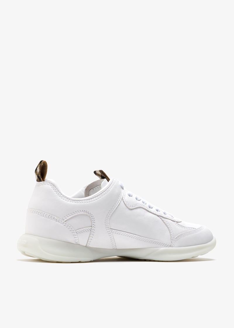 スニーカー BURBERRY Men Sneakers White 8109170 Burberry Matrix sneakers for Men - White in Qatar | Level Shoes