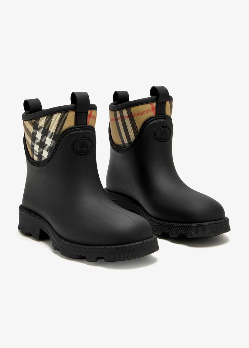 Burberry ♪ ラバー マーシュ スタンプ ローブーツ 8111712 Burberry Marsh Stamp low boots for Women - Black in UAE