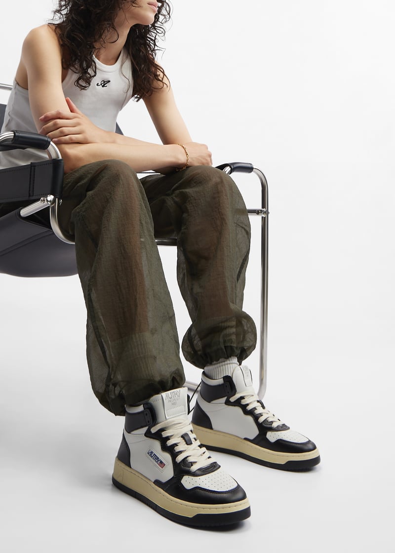 Autry Medalist mid sneakers for Women - Black in UAE | Level