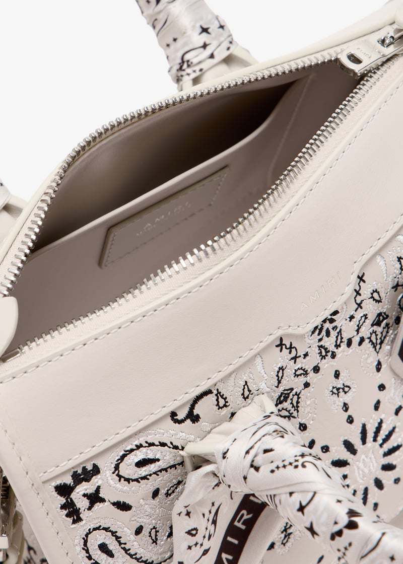 人気!AMIRI オフホワイト マイクロ Bandana Triangle バッグ AMIRI Bandana Micro Triangle bag for Women - Cream in UAE