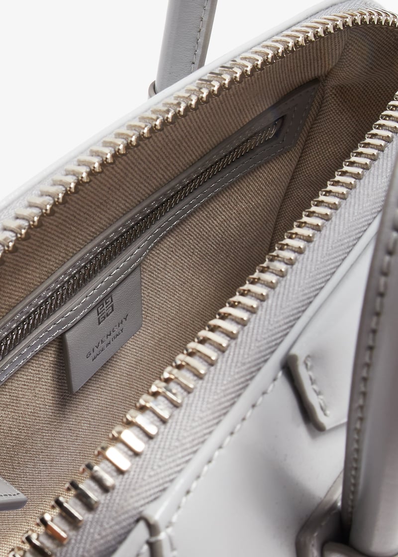 【関税込み】Givenchy グレー ミニ Antigona バッグ Givenchy Mini Antigona Grey Grained Leather | Luxe Collective