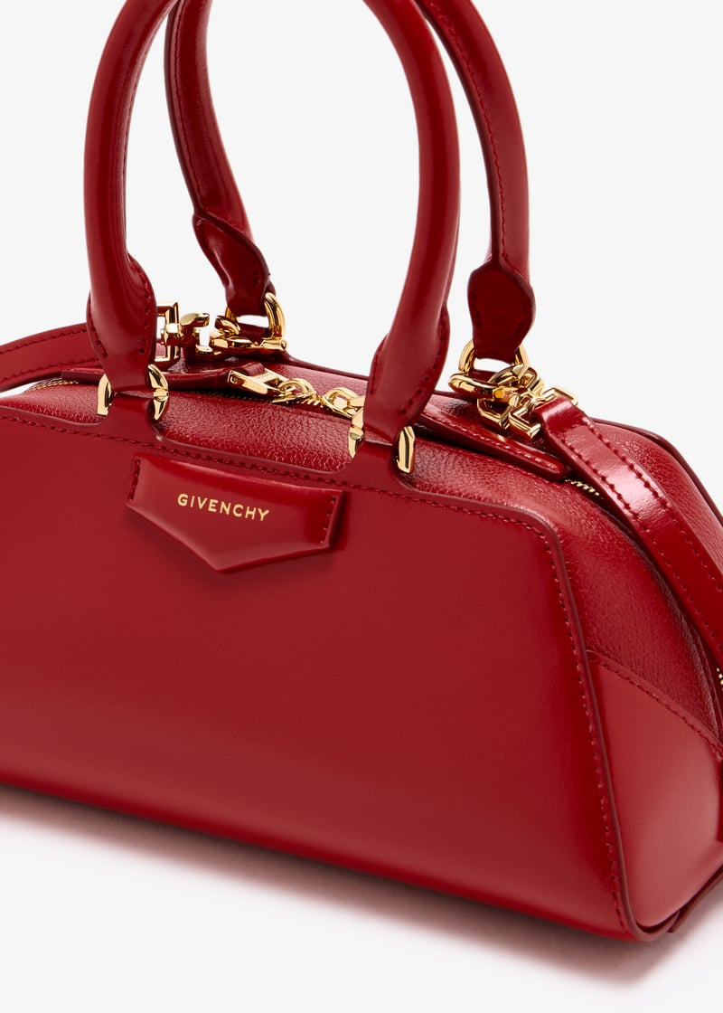 ショルダーバッグ・ポシェット GIVENCHY ANTIGONA EAST-WEST SMALL RED BAG b80b67800b1c0f3645661ce6caa616