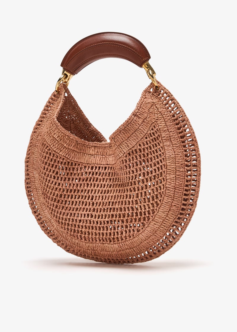 【Chloe】SUMMER BANANA HOBO BAG◆CH25US902P08 Chloé Summer Banana Hobo Bag In Raffia in Black | Chloé US