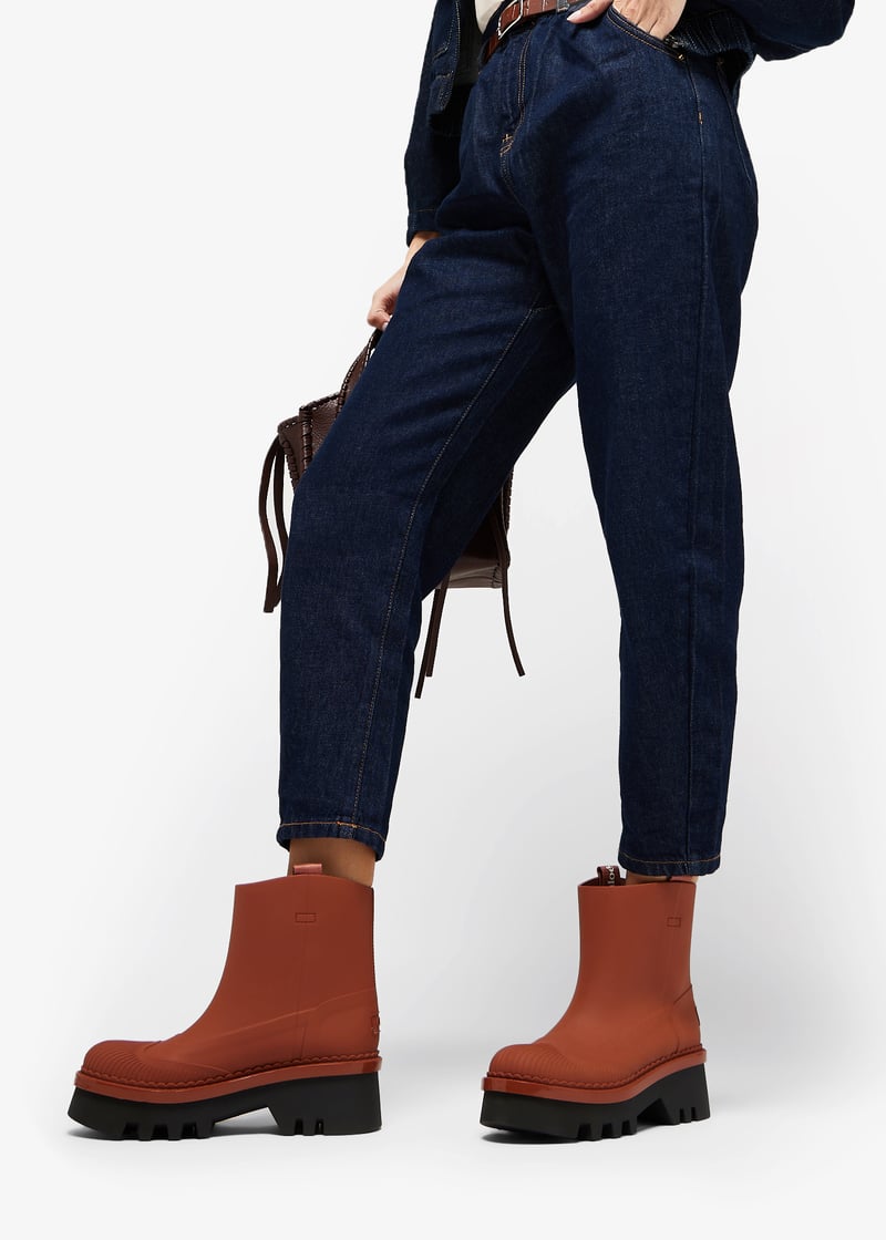 【Chloe】RAINA BOOTIE◆CHC23A904FP Chloé Raina rain boots for Women - Brown in UAE | Level Shoes