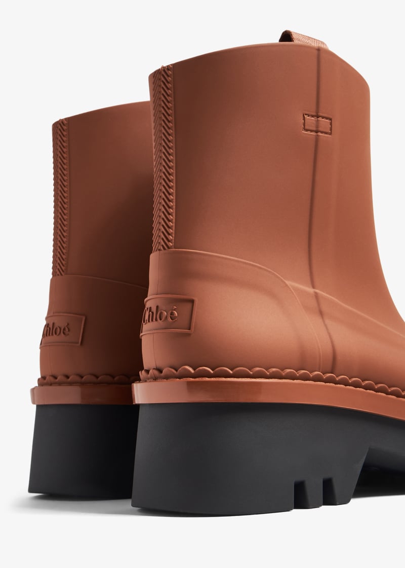 【Chloe】RAINA BOOTIE◆CHC23A904FP Chloé Raina rain boots for Women - Brown in UAE | Level Shoes