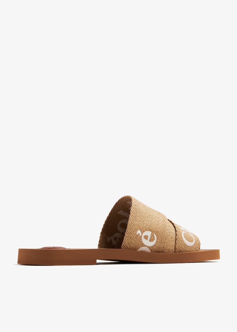【送料&関税込】ChloAC Woody Flat Sandal Chloé Woody Mule in Desert beige | Chloé US
