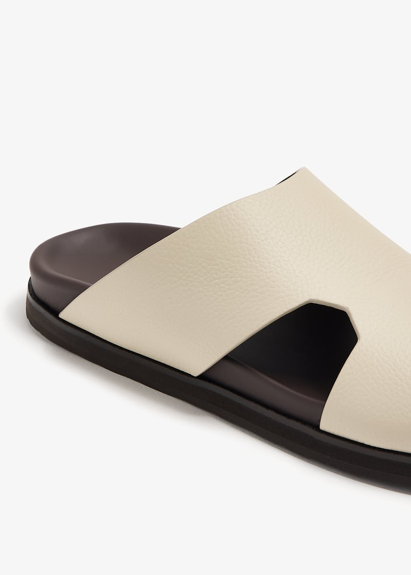 dcf1508amano-offwhite_3.jpg?ts=20240229035630