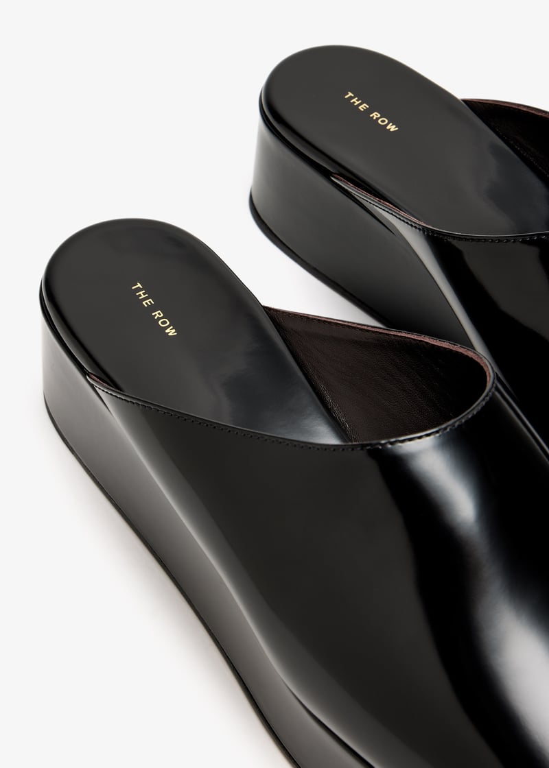 THE ROW サンダル f1597-l604-blk The Row Emi flatform sandals for Women - Black in UAE