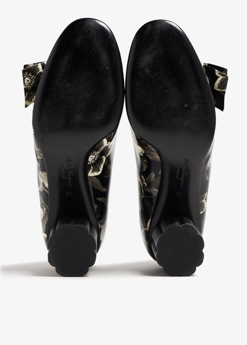Salvatore Ferragamo Pre-Loved Lucca pumps for Women