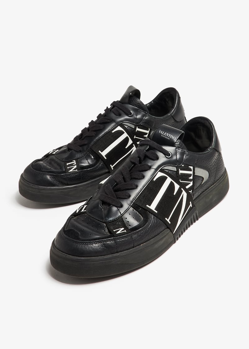 Valentino Garavani Pre-Loved VL7N sneakers for Men - Black