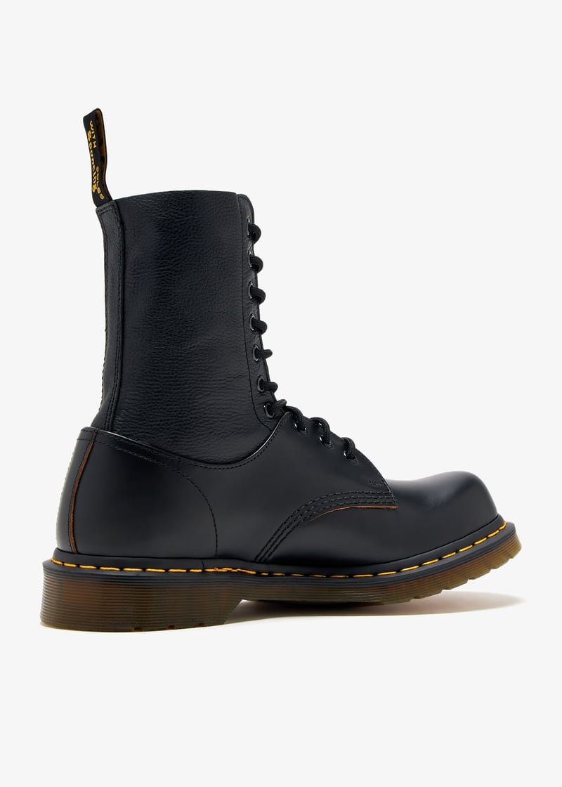 MM6 x Dr. Martens 1490 10-eye boots for Men - Black in Qatar
