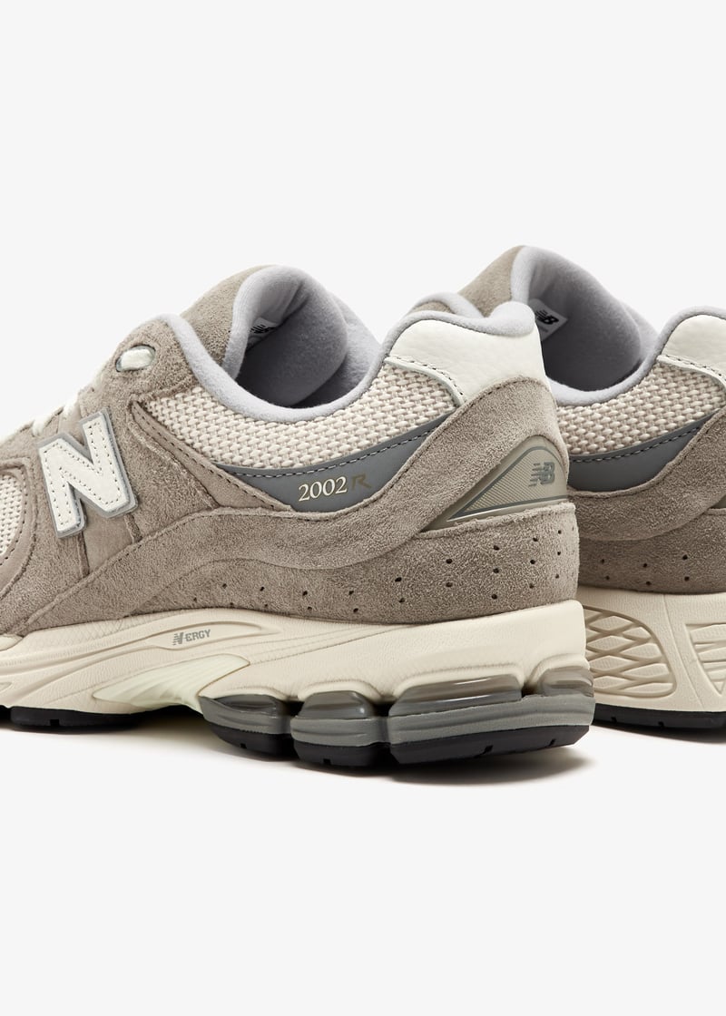 スニーカー NEW BALANCE Men Sneakers Beige U2002RRD New Balance 2002R sneakers for ADULT-UNISEX, Men, Women