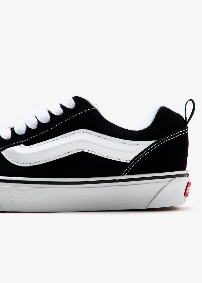vansスニーカー　KNU SKOOL　VN0009QC Knu Skool Suede Shoe in Navy Blue / White | Vans