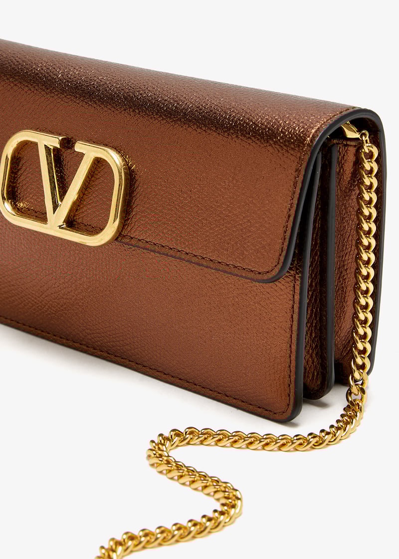 長財布 Valentino Garavani chain wallet Vlogo Signature Grainy Calfskin Wallet With Chain for Woman