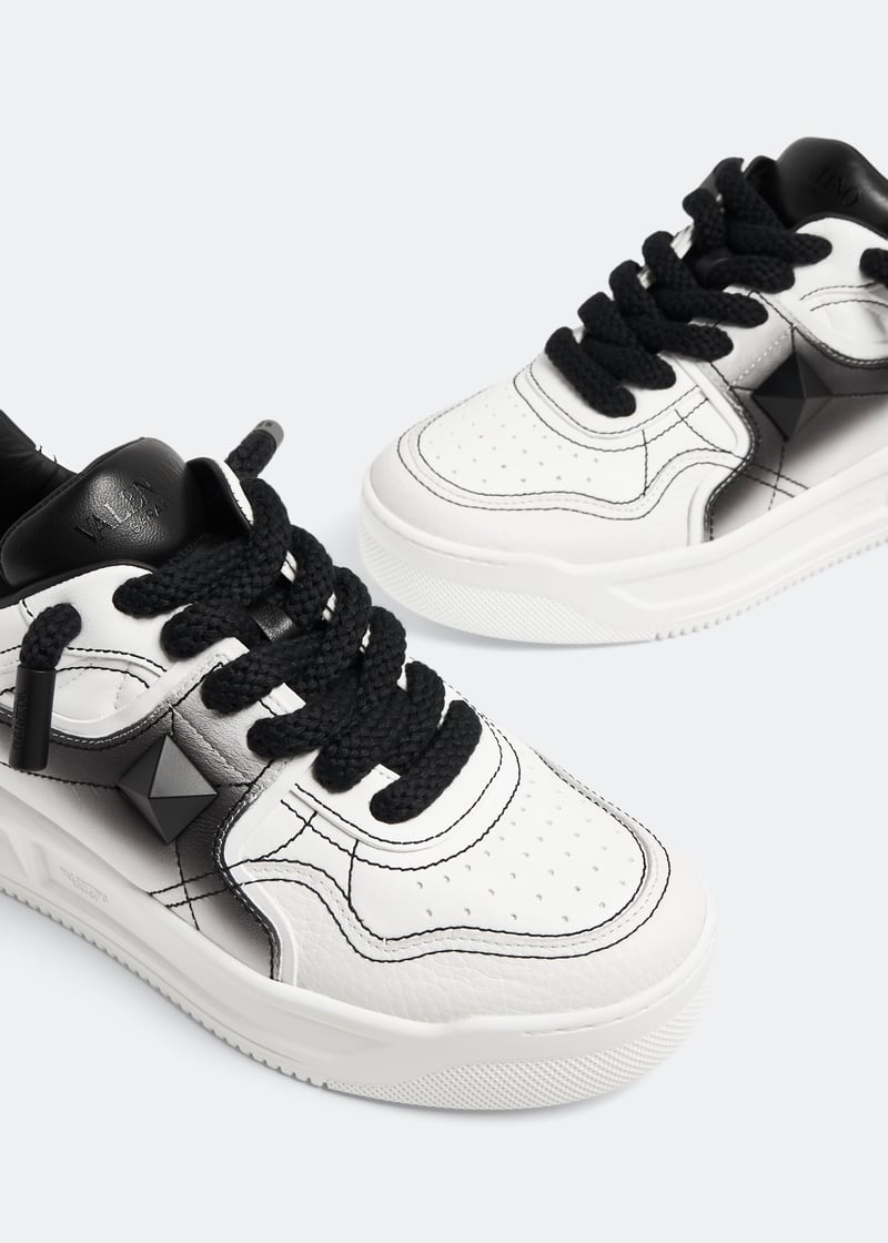 Valentino Garavani W2S0LQ1DAL790 関税送料込 Valentino Garavani White Leather V Logo Chain Gold Mule Slip